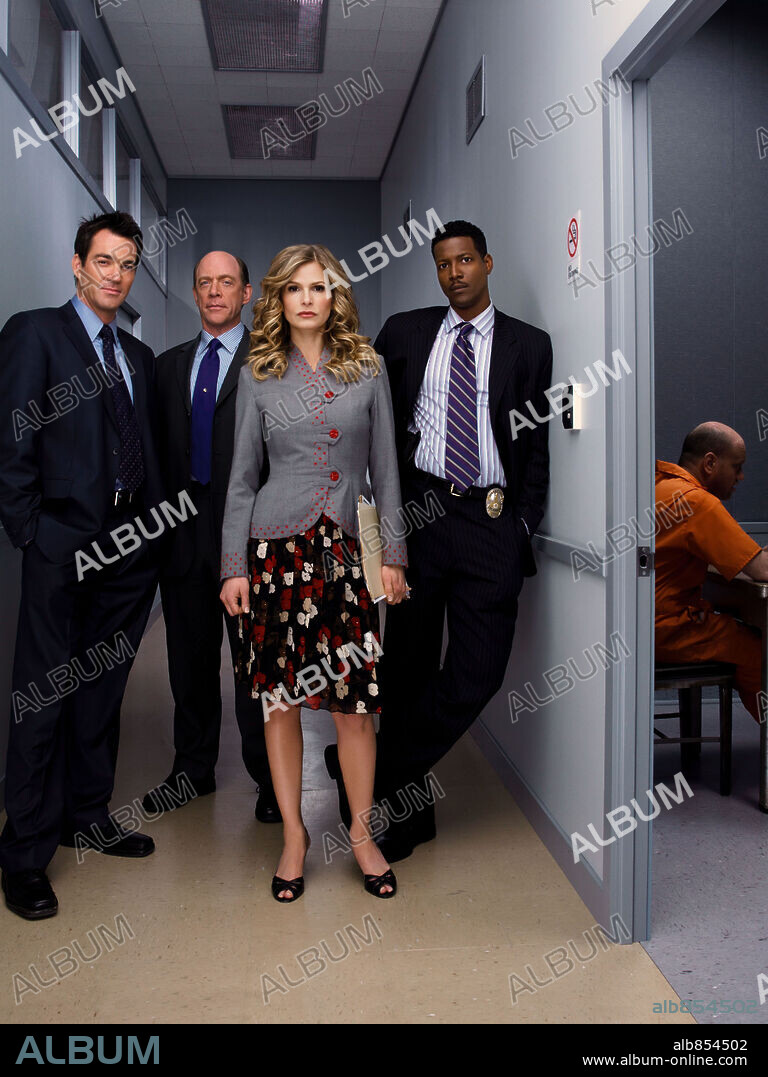 COREY REYNOLDS, J. K SIMMONS, JON TENNEY and KYRA SEDGWICK in THE CLOSER, 2005 (CLOSER, THE-TV). Copyright WARNER BROS. PICTURES / ECCLES, ANDREW.