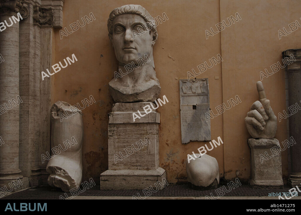 CONSTANTINO I "EL GRANDE", Cayo Flavio Valerio Constantino (285-337). Emperador romano. CABEZA COLOSAL y otras partes de una estatua del emperador, fechada en el s. IV. Palacio de los Conservadores. Museos Capitolinos. Roma. Italia.