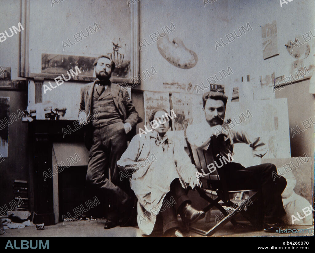 MARIA PIDELASERRA, PERE YSERN Y ALIE Y EMILI FONTBONA EN UN TALLER DE PARIS, 1899-1901. COLECCIÓN PRIVADA.