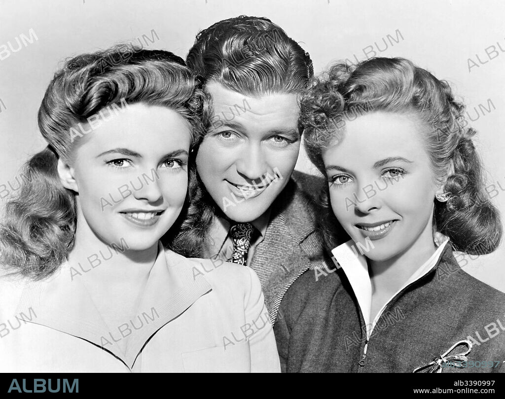 DENNIS MORGAN, IDA LUPINO and JOAN LESLIE in THE HARD WAY, 1943, directed by VINCENT SHERMAN. Copyright WARNER BROTHERS.