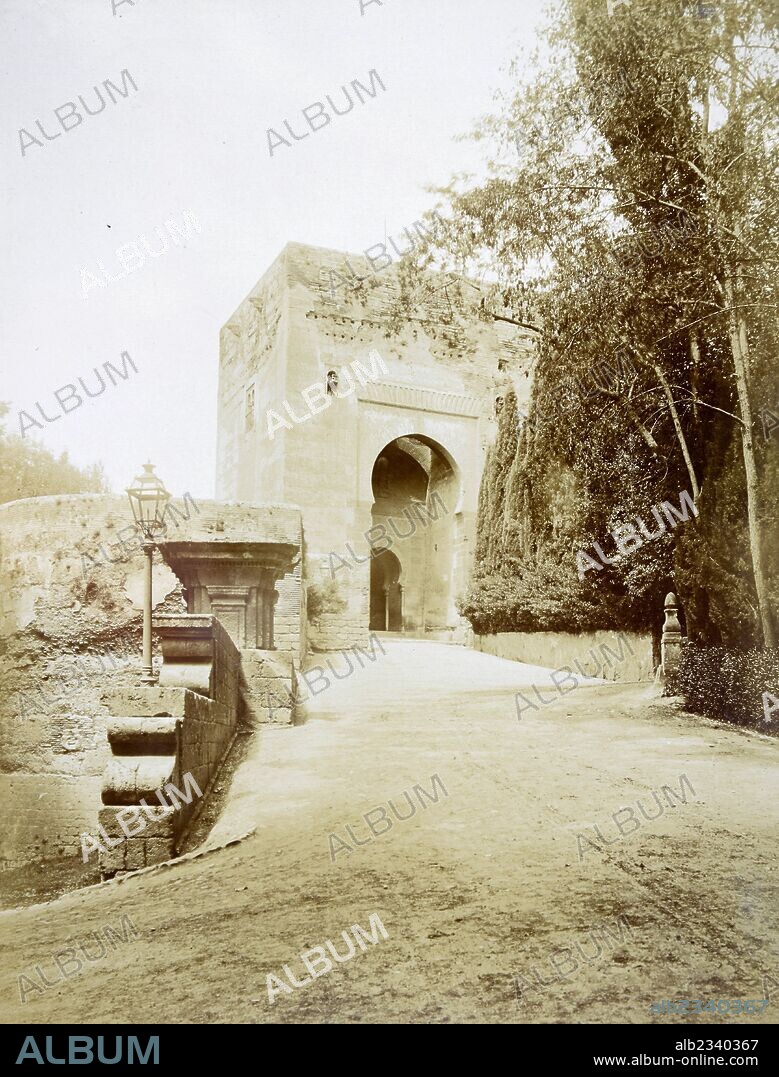 Granada, Alhambra, Puerta de la Justicia.