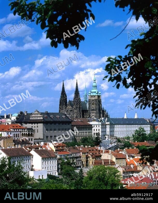 Prag, Hradschin, Prager Burg (12. - 18. Jh.) und St. Veitsdom (erbaut 14. - 20. Jh.). Mittelböhmen (Tschechien, Böhmen). Prag, Boehmen, Tschechien.