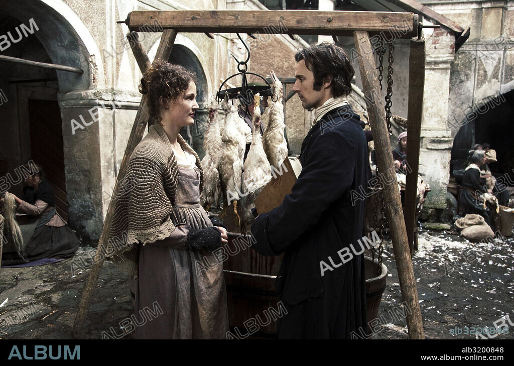 FLORIAN DAVID FITZ y VICKY KRIEPS en MIDIENDO EL MUNDO, 2012 (DIE VERMESSUNG DER WELT), dirigida por DETLEV BUCK. Copyright FILM BURO.