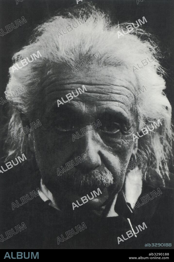 Albert Einstein (1879-1955), físico alemán nacionalizado estadounidense. Premio Nobel de física en 1921. Año 1945.