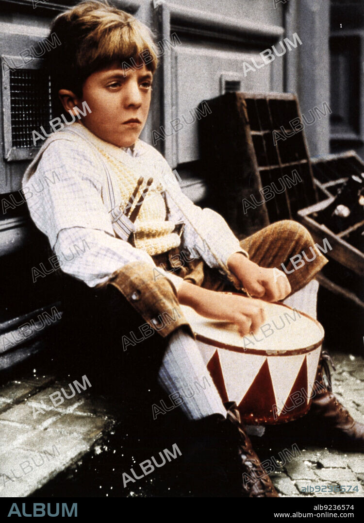 DAVID BENNENT en EL TAMBOR DE HOJALATA, 1979 (DIE BLECHTROMMEL), dirigida por VOLKER SCHLONDORFF. Copyright FRANZ SEITZ FILMPRODUKTION.