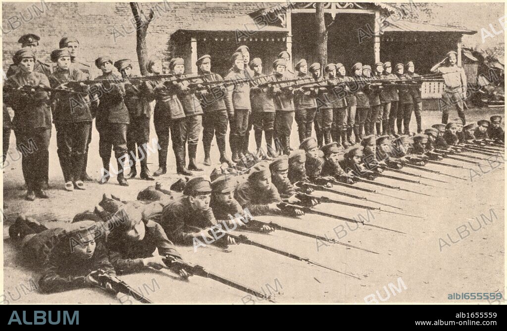 World War I: Part of the Russian women's battalion in training, 1917.  They were captured by the Bolsheviks and killed. Halftone.   (Photo by: Universal History Archive/UIG via Getty Images).