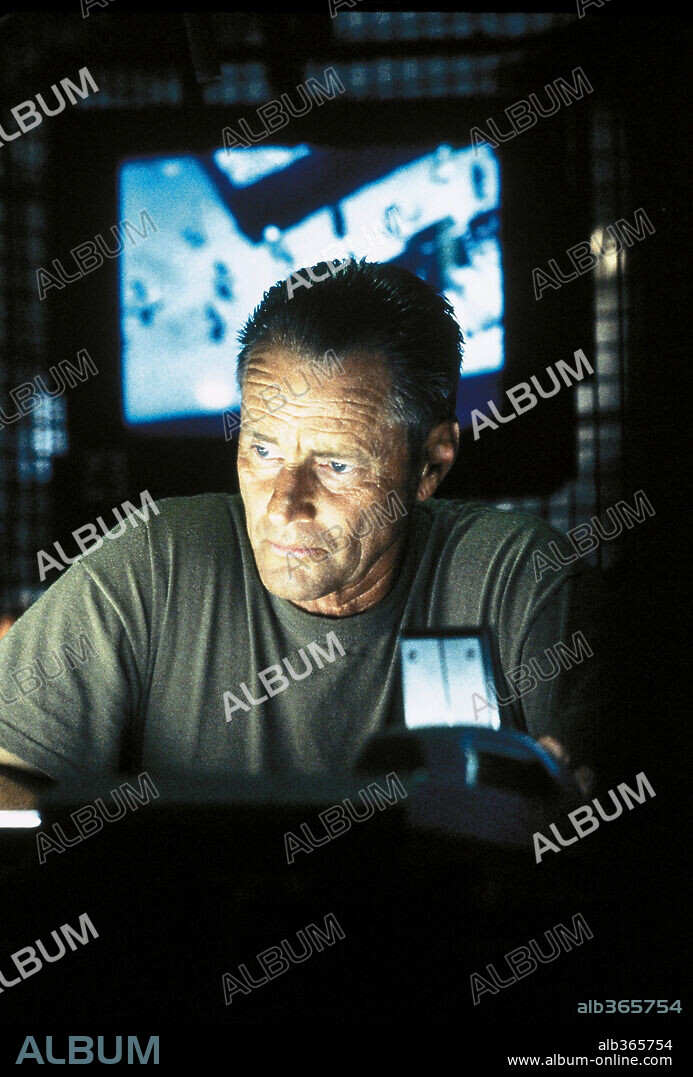 SAM SHEPARD in BLACK HAWK DOWN, 2001, directed by RIDLEY SCOTT. Copyright REVOLUTION STUDIOS / BALDWIN, SIDNEY.