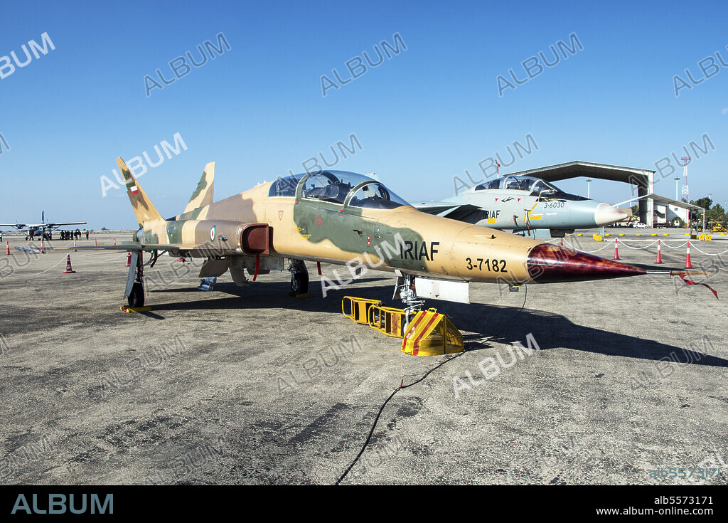 The HESA Saegheh II, the two-seater advanced training version of the single-seater Saegheh I, has been built in 2015 and it's characterized by a more advanced weapons system, avionics and electronics.