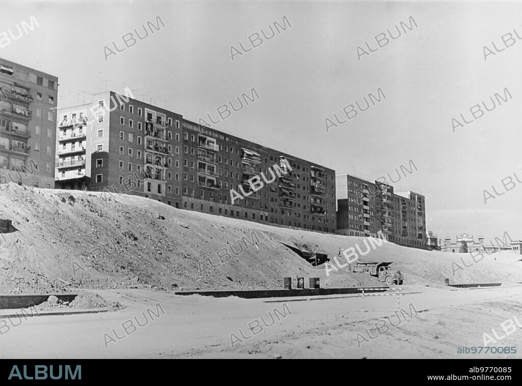 24 octubre 1967. Obras de circunvalación en el arroyo Abroñigal, luego M-30, A la altura del puente de Ventas.