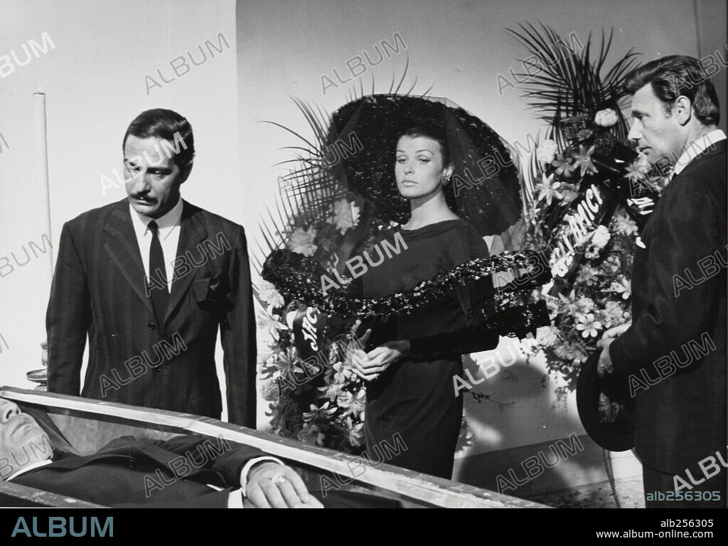 HARRY GUARDINO, NINO MANFREDI and SENTA BERGER in THE TREASURE OF SAN GENNARO, 1966 (OPERAZIONE SAN GENNARO), directed by DINO RISI. Copyright ULTRA FILMS/PRODS ARTISTES ASSOCIES.
