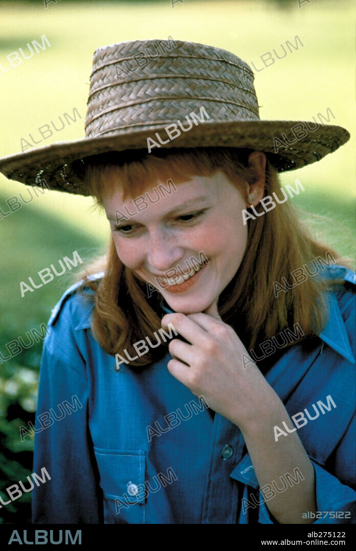 MIA FARROW in JOHN AND MARY, 1969, directed by PETER YATES. Copyright 20TH CENTURY FOX.
