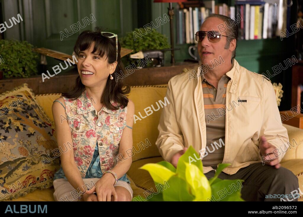 ANDREW DICE CLAY and SALLY HAWKINS in BLUE JASMINE, 2013, directed by WOODY ALLEN. Copyright PERDIDO PRODUCTIONS.