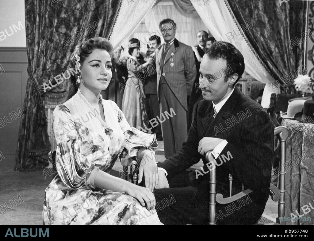JUANJO MENENDEZ y MARIA LUZ GALICIA en LAS DE CAIN, 1959, dirigida por ANTONIO MOMPLET. Copyright UNION FILMS.