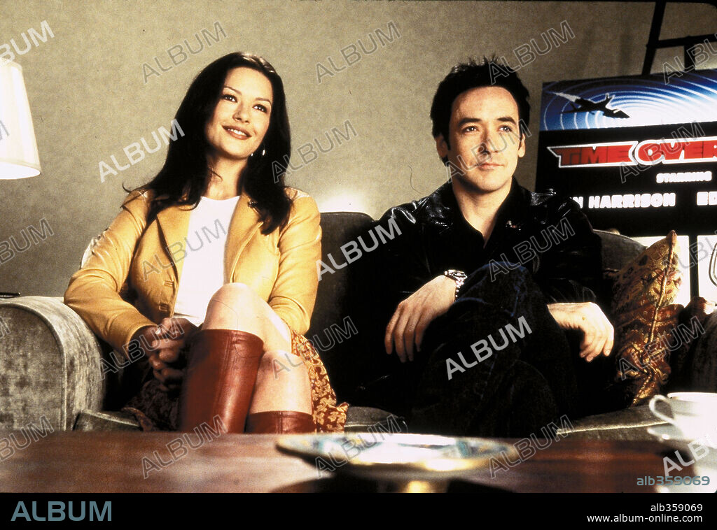 CATHERINE ZETA-JONES und JOHN CUSACK in AMERICA'S SWEETHEARTS, 2001, unter der Regie von JOE ROTH. Copyright REVOLUTION STUDIOS / GORDON, MELINDA SUE.