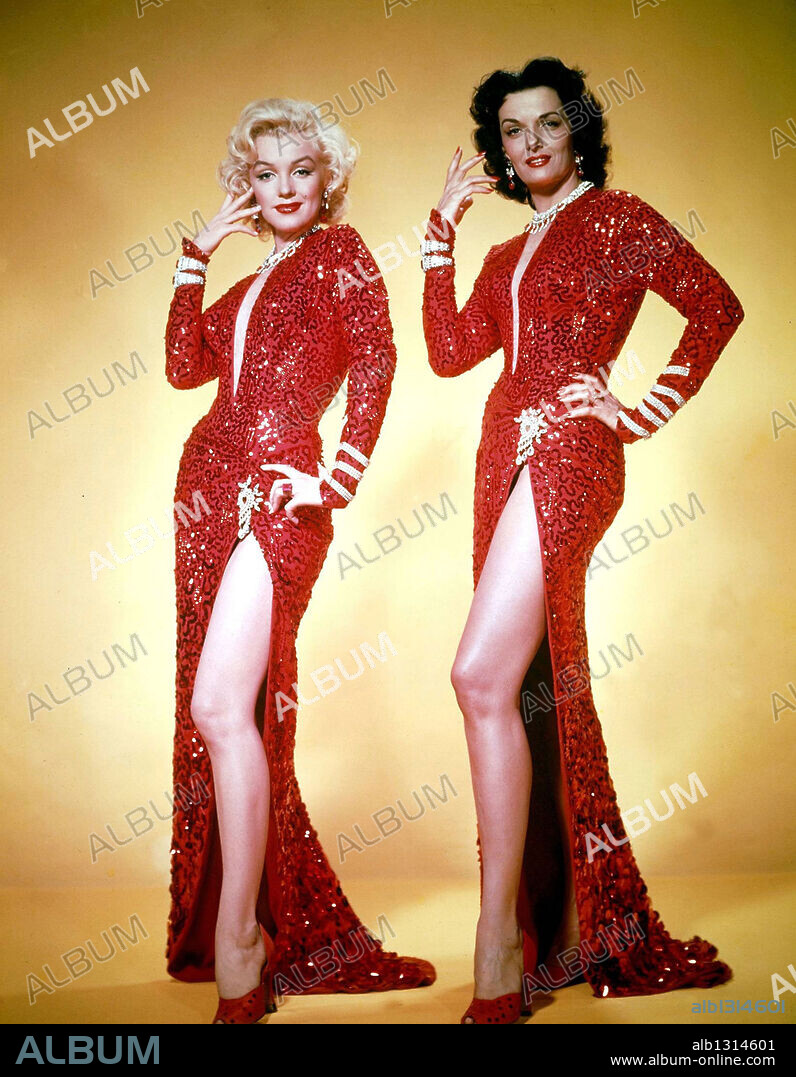 NORMA JEAN BAKER et JANE RUSSELL. JANE RUSSELL et MARILYN MONROE dans GENTLEMEN PREFER BLONDES, 1953, réalisé par HOWARD HAWKS. Copyright 20TH CENTURY FOX.