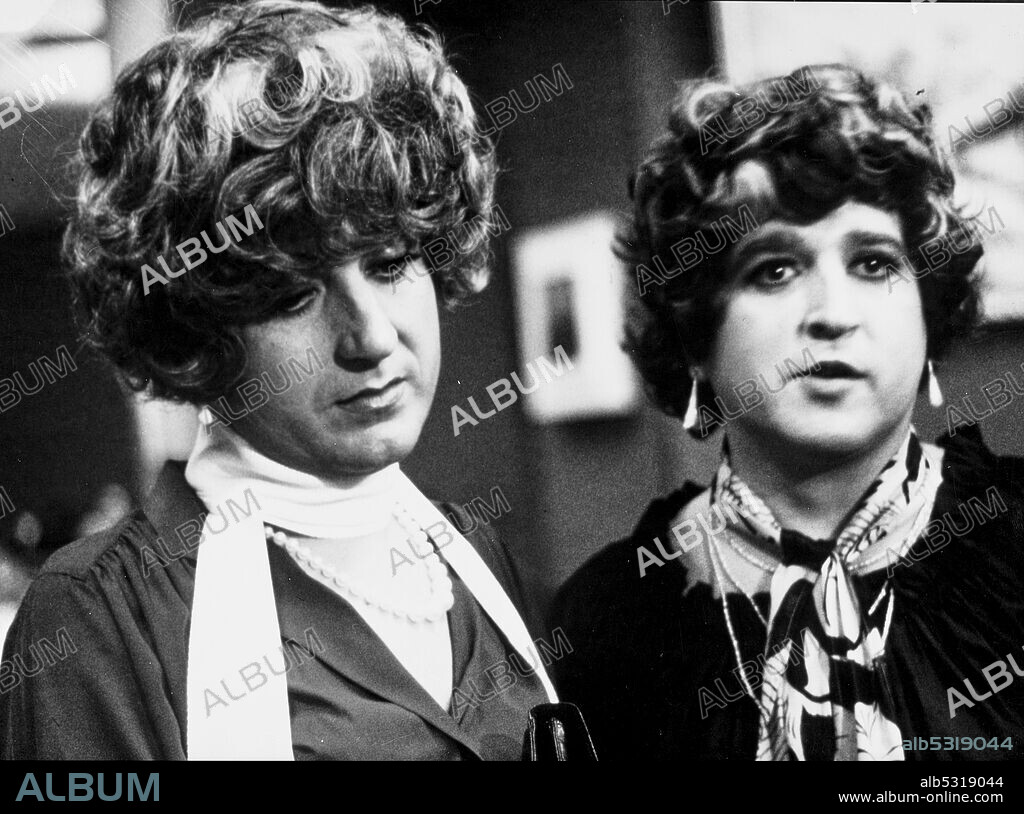 ANDRES PAJARES y FERNANDO ESTESO en LOS BINGUEROS, 1979, dirigida por MARIANO OZORES. Copyright IZARO FILMS.