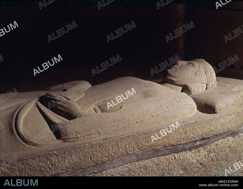 AUTOR LIBRE 01307. PANTEON REAL. SEPULCRO DE DOÑA BERENGUELA BERENGUER MUJER DE ALFONSO VII.
