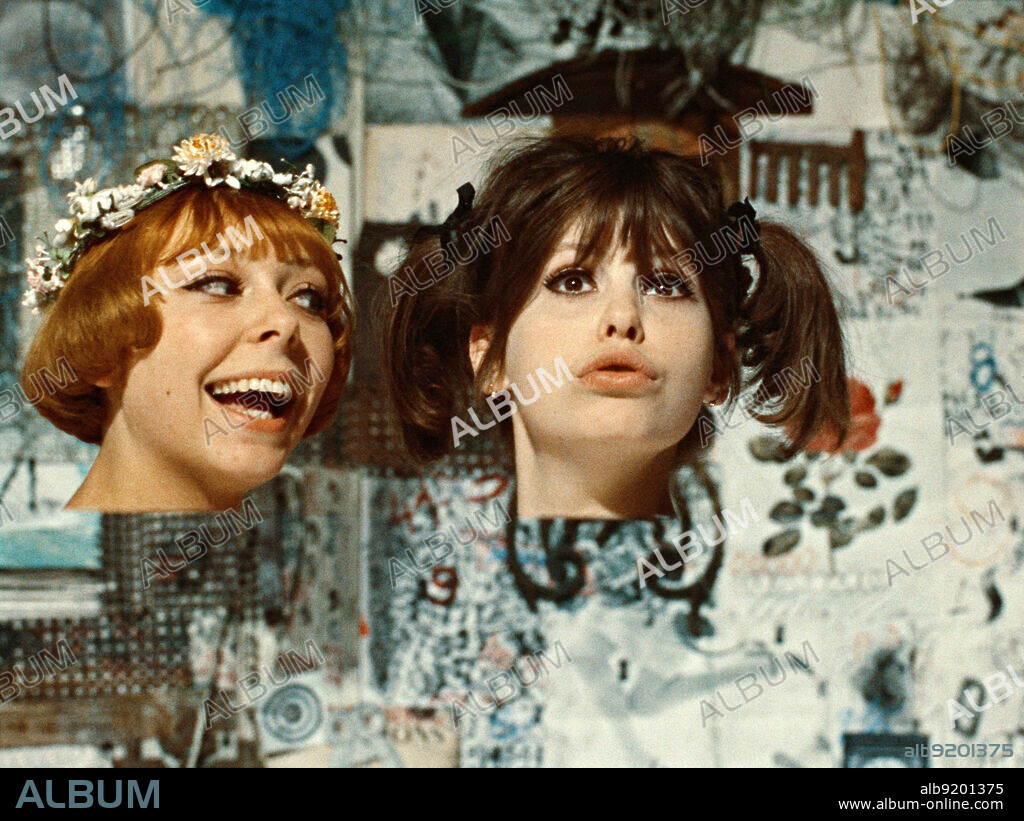 IVANA KARBANOVA et JITKA CERHOVA dans LES PETITES MARGUERITES, 1966 (SEDMIKRASKY), réalisé par VERA CHYTILOVA. Copyright FILMOVE STUDIO BARRANDOV/CESKOSLOVENKY F.