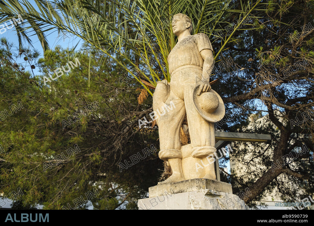 monumento a los pescadores, , Port d'Alcúdia, Mallorca, balearic islands, Spain.
