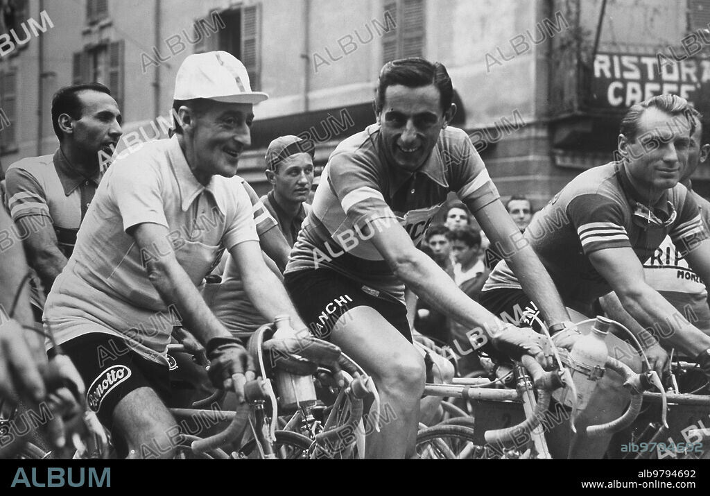 Toto with Fausto Coppi. Toto Al Giro D'italia. 1949.