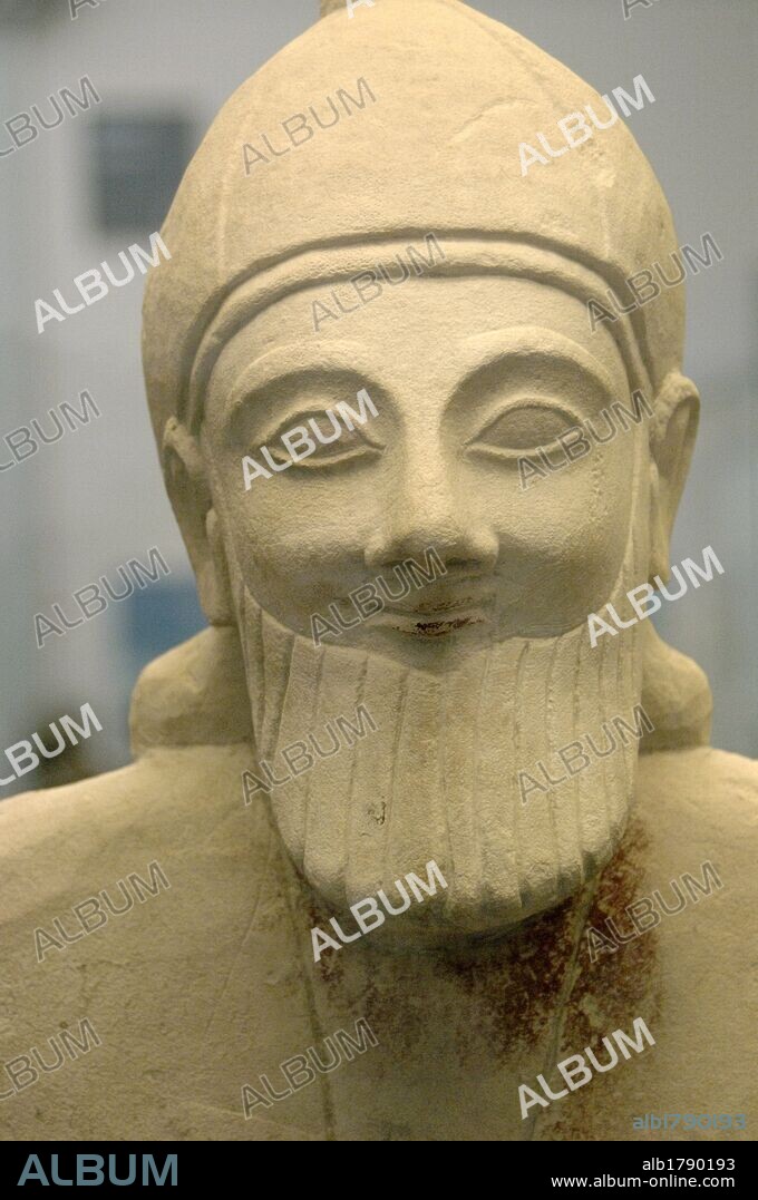 ARTE GRIEGO. CHIPRE. S. VI A. C. Estatua de piedra caliza de un DEVOTO con barba esculpido en Chipre hacia 575-550 a. C. Detalle de la CABEZA. Procede del Santuario de Apolo en Phrangissa, Tamassos. Museo Británico. Londres. Inglaterra. Reino Unido.