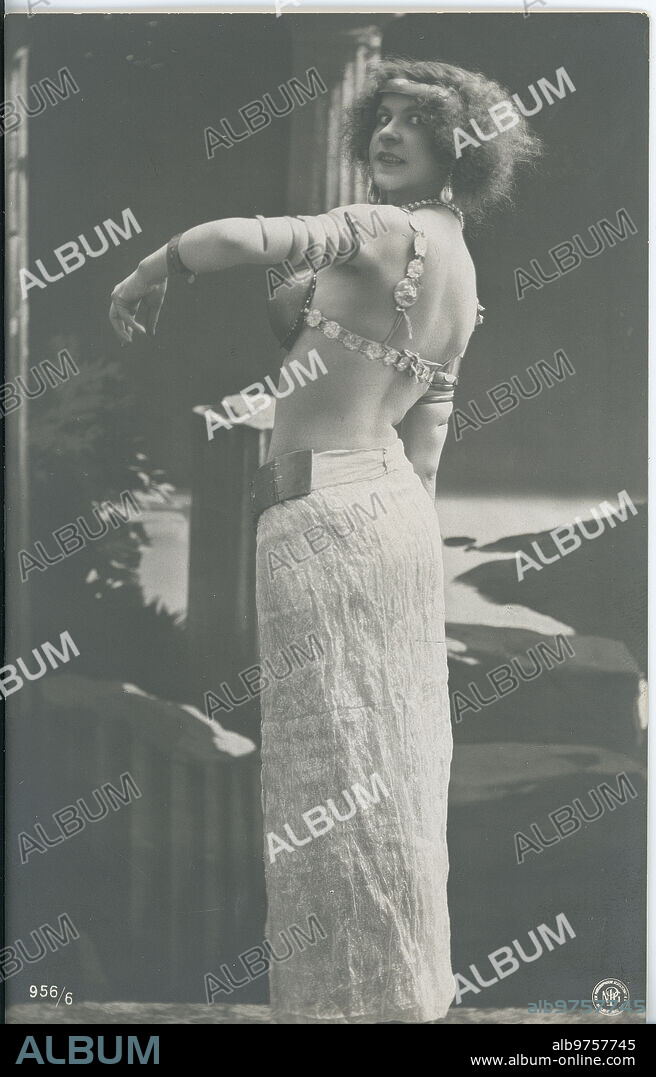 Germany, 1908. Poses from the Dance of "Salomé", by the dancer Ruth Saint-Denis.