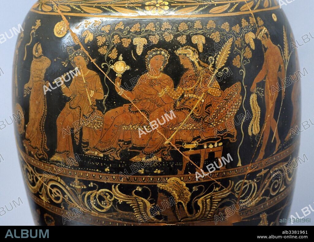 Lutróforo (para agua lustral) con la representación de Dioniso con Ariadna en un banquete entre vides. Detalle. Pintor de Varrese (350-340 a. C.). Hecho en Puglia. Procedente de Ruvo di Puglia. Museo Arqueológico Nacional. Nápoles. Italia. Dionysos with Ariadne on a banquet under vines. Loutrophoros (for lustral water). Detail. Varrese Painter (350-340 BC). Made in Puglia, from Ruvo di Puglia. National Archaeological Museum. Naples. Italy.