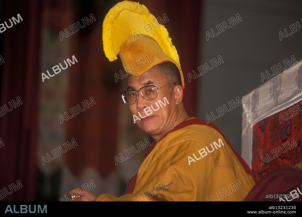 El Dalai-lama, en unas jornadas "Kalachakra" por la paz del mundo en el Palau Sant Jordi de Barcelona. 11 de diciembre de 1994.