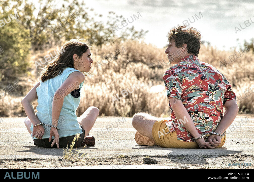 ANDY SAMBERG y CRISTIN MILIOTI en PALM SPRINGS, 2020, dirigida por MAX BARBAKOW. Copyright Limelight / Sun Entertainment.