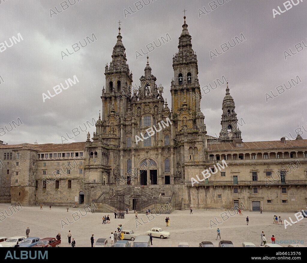 FERNANDO DE CASAS NOVOA. FACHADA PRINCIPAL O DEL OBRADOIRO DE LA CATEDRAL DE SANTIAGO DE COMPOSTELA - 1739-1750 - BARROCO ESPAÑOL - FOTO AÑOS 60.