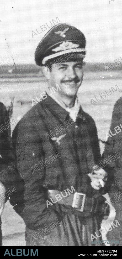 1942. El piloto español Carlos Texidor en Rusia con la escuadrilla Azul, rama Aérea de la división azul.