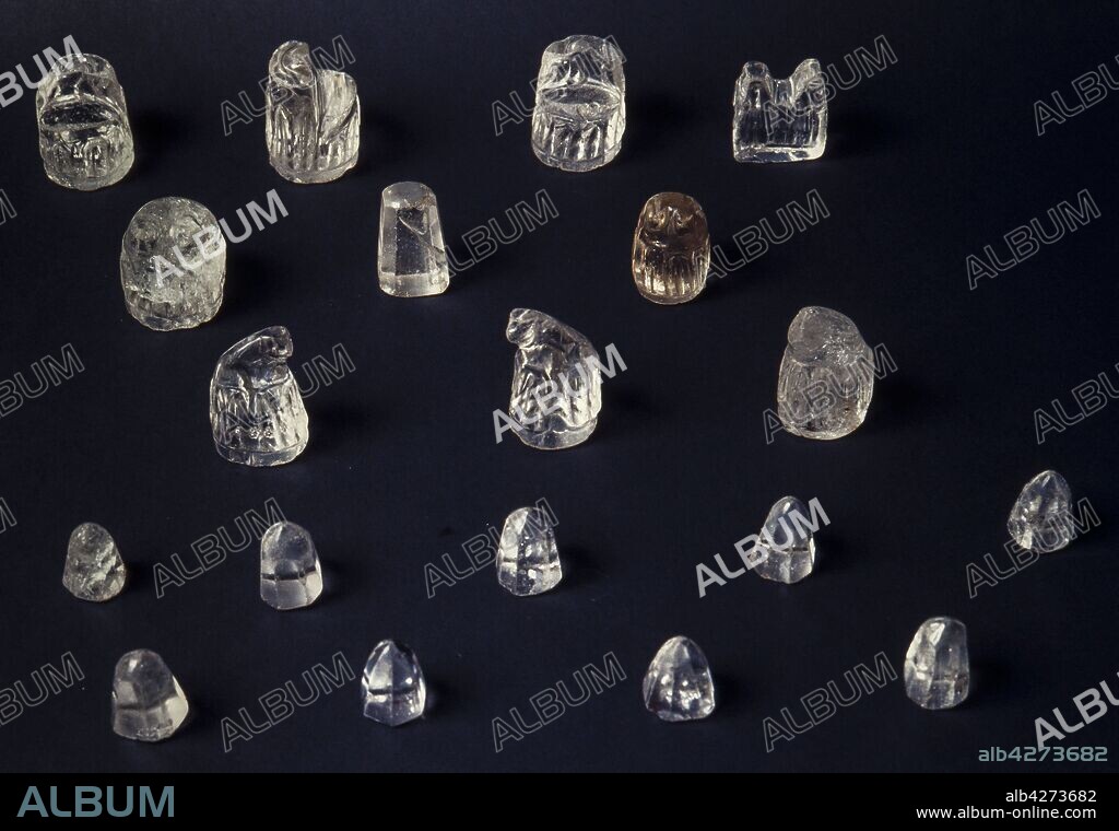 Piezas de ajedrez de cristal de roca, siglo XI, procedentes de la ex Colegiata de San Pedro de Àger.