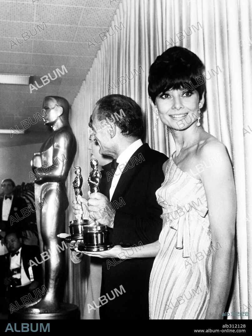 AUDREY HEPBURN and FRED ZINNEMANN. The 39th Academy Awards / 1967.
Audrey Hepburn and Fred Zinnemann, winner of Best Directing and Best Picture for 'A Man for All Seasons'. 1967
