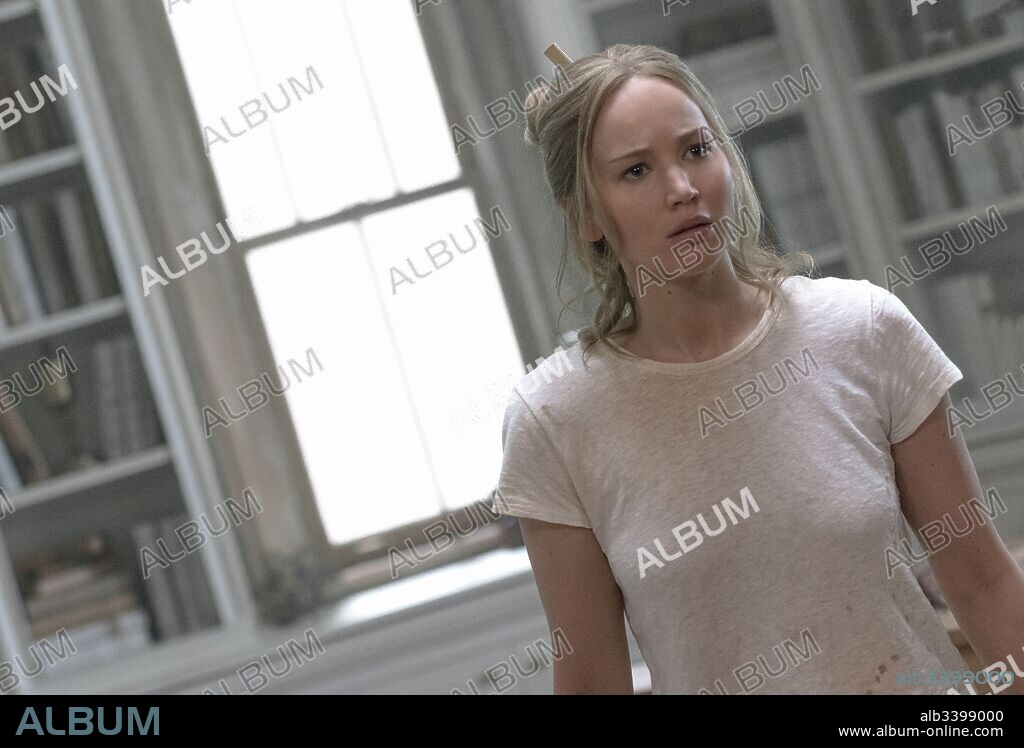 JENNIFER LAWRENCE in MOTHER!, 2017, directed by DARREN ARONOFSKY. Copyright Protozoa Pictures.