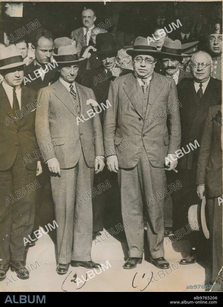 21/02/1936. Santiago Casares Quiroga y Manuel Azaña, jefe de Gobierno y presidente de la República, respectivamente, cuando el Alzamiento se pone en marcha.