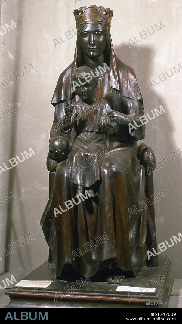 ARTE S. XIX. ESPAÑA. LLIMONA, Josep (Barcelona,1864-Barcelona,1934). VIRGEN DE MONTSERRAT. Talla de madera, pintada en tono oro viejo. Es una reinterpretación de la imagen original de la Moreneta, con un aire más realista. Mide 111'5 x 56 x 64 cm. Fue realizada en 1922, etapa de madurez del artista. Diputación de Barcelona. Cataluña.
