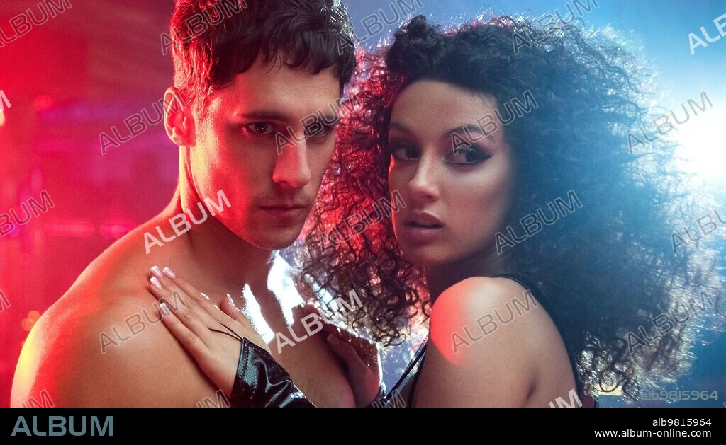 MARIA DE NATI y MARTIÑO RIVAS en NACHO, 2023, dirigida por BEATRIZ SANCHIS, DAVID PINILLOS y EDUARDO CASANOVA. Copyright Bambú Producciones / La Claqueta PC.