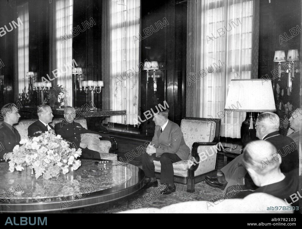 Berlin, 09/17/1940. Hitler talks with Serraño Súñer, then Minister of the Interior, in the presence of Gross and Antonio Tovar.