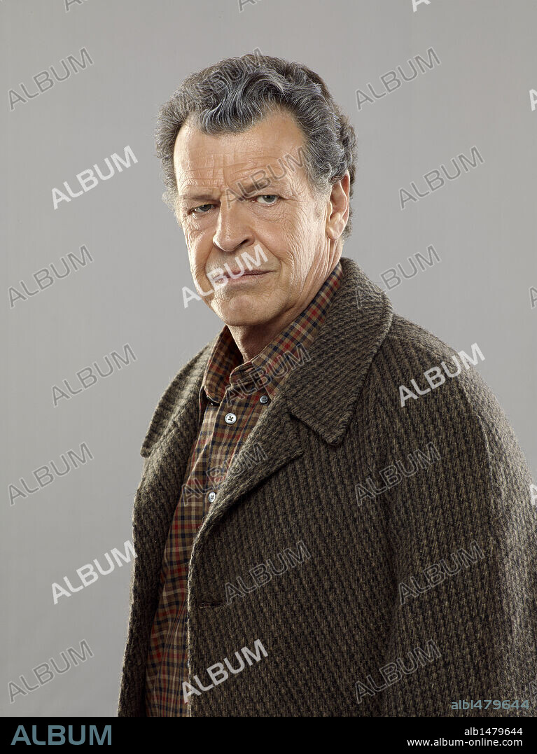 JOHN NOBLE in FRINGE, 2008, directed by BRAD ANDERSON, JEANNOT SZWARC and JOE CHAPPELLE. Copyright BAD ROBOT/FRINGE ELEMENT FILMS.