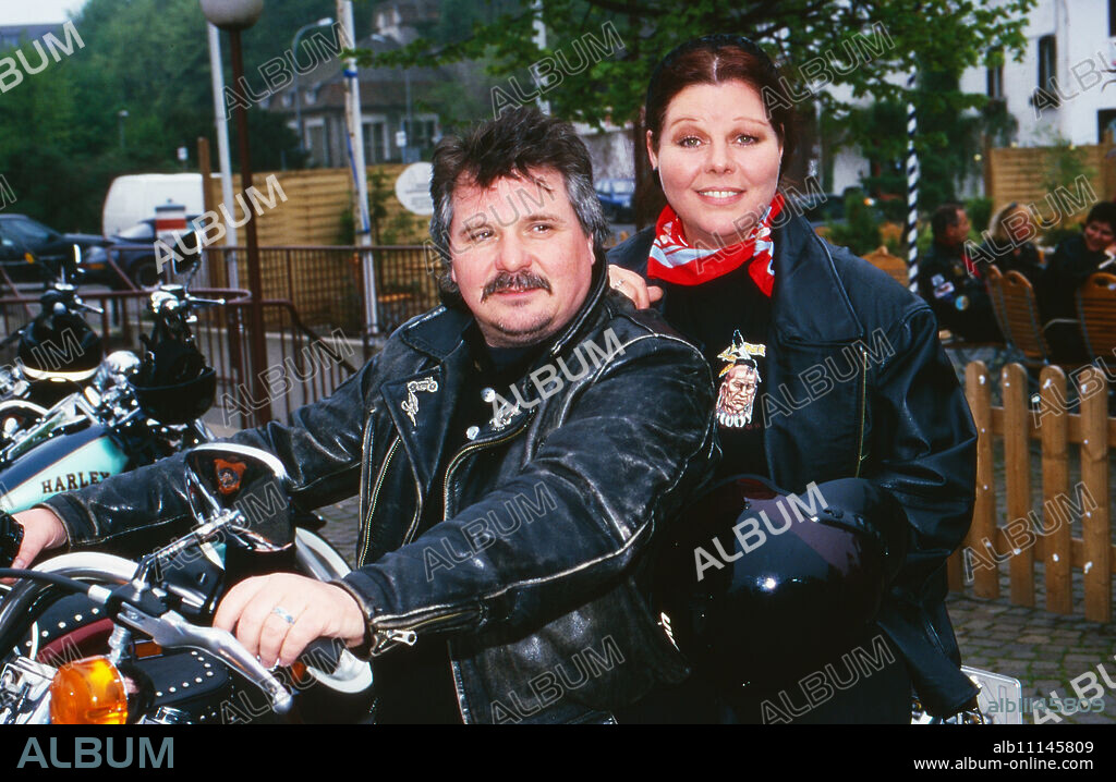 Tommy Engel and Samy Orfgen on a motorcycle trip with the crew of the television series "Die Anrheiner", Germany 1998. (original german headline: Tommy Engel, Samy Orfgen).