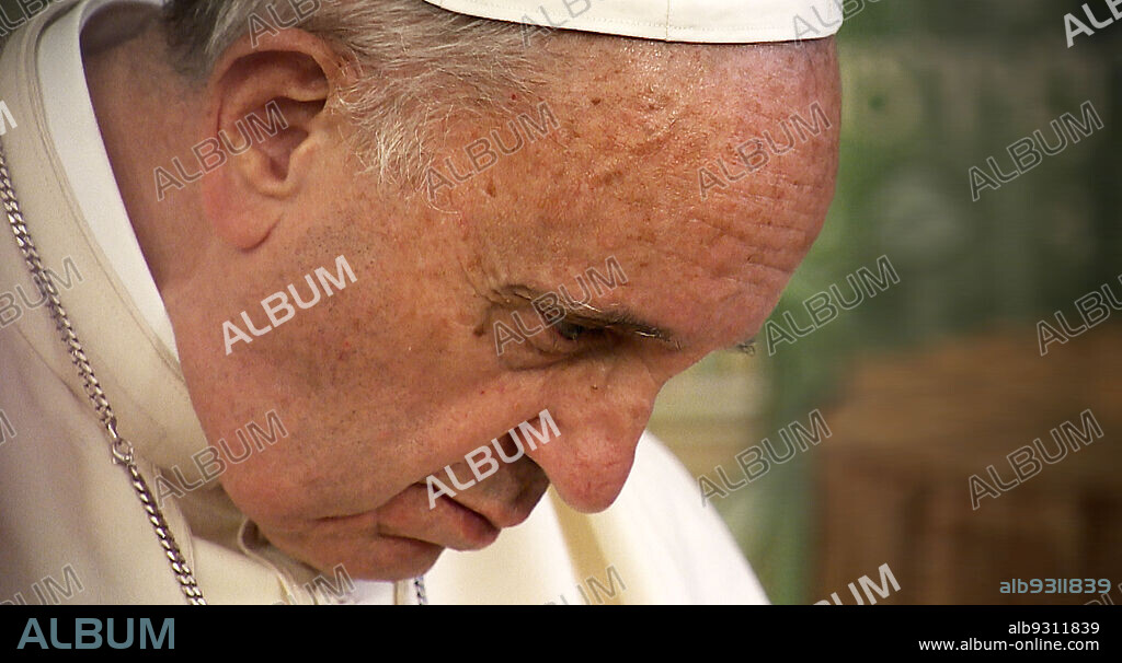 PAPA FRANCISCO en IN VIAGGIO, VIAJANDO CON EL PAPA FRANCISCO (IN VIAGGIO), dirigida por GIANFRANCO ROSI. Copyright RAI CINEMA.