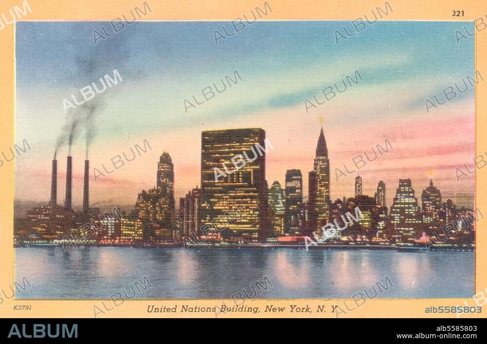 New York (USA), United Nations Building, am East River, zwischen 42nd und 48th Street. (1950 von einem Architektengremium unter Leitung von Wallace K. Harrison fertiggestellt). Skyline mit UNO-Gebäude am East River. Bildpostkarte, koloriert, um 1950.