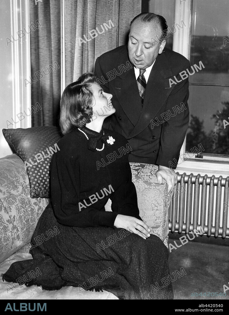 ALFRED HITCHCOCK y INGRID BERGMAN en ATORMENTADA, 1949 (UNDER CAPRICORN), dirigida por ALFRED HITCHCOCK. Copyright WARNER BROTHERS.