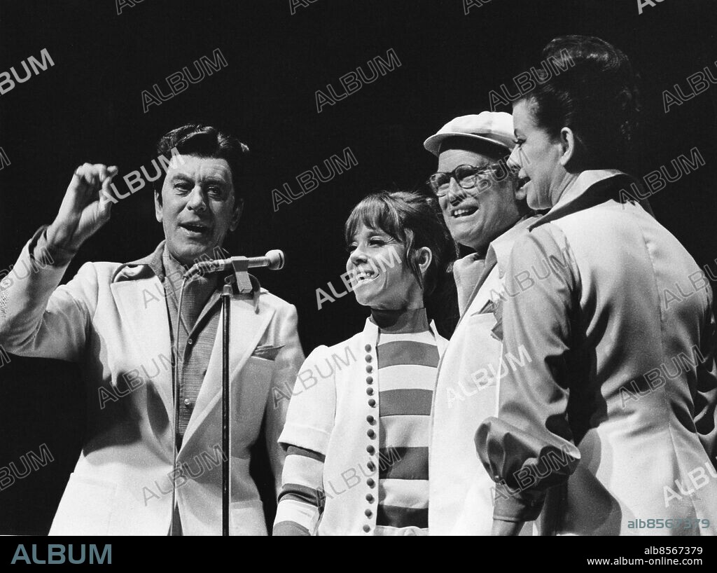 STOCKHOLM 19720308. Knäpp-upp revy, Karamellodier på Berns (1972), med Martin Ljung, Gunwer Bergqvist, Povel Ramel och Brita Borg.. Foto SCANPIX kod 20360.