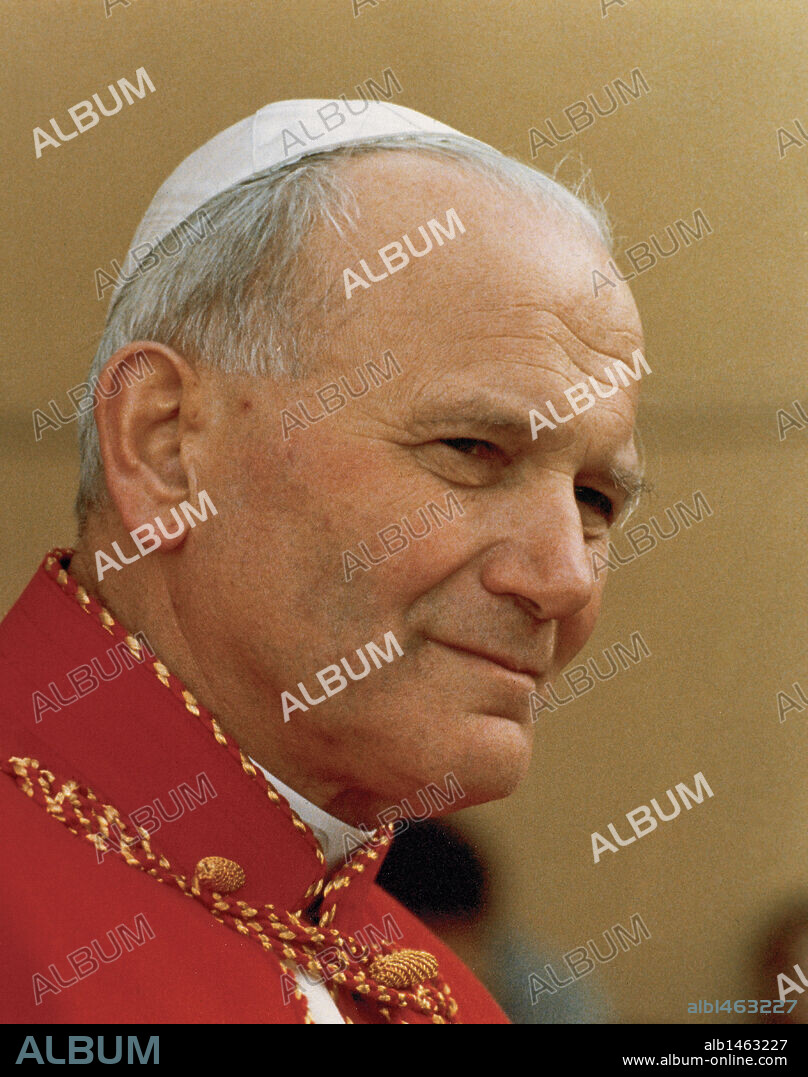 JUAN PABLO II (Wadowice, 1920-Ciudad de El Vaticano, 2005). Papa polaco, de nombre KAROL WOJTYLA elegido en 1978, siendo cardenal-arzobispo de Cracovia (1967) .
