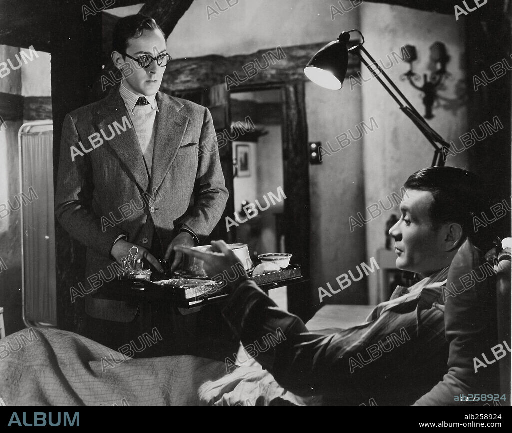 JOHN MILLS and MICHAEL WILDING in COTTAGE TO LET, 1941, directed by ANTHONY ASQUITH. Copyright GAINSBOROUGH FILMS.
