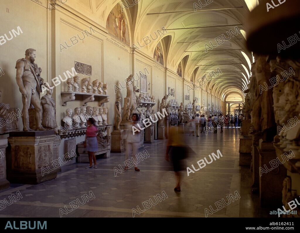 SALA DE LOS BUSTOS, CON RETRATOS DE EMPERADORES ROMANOS.