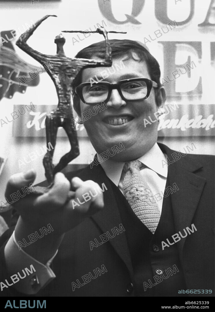 German director Ulrich Schamoni receives the Ernst Lubitsch Award on the 28th of January in 1969. 28/01/1969
