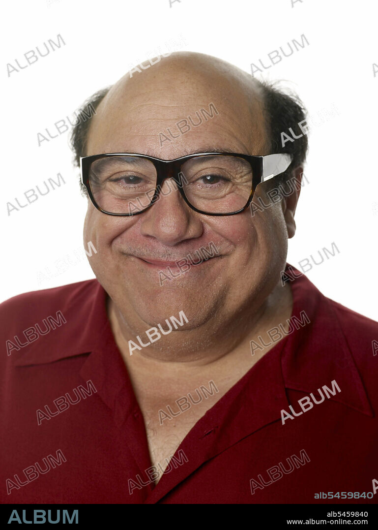 DANNY DEVITO en COLGADOS EN FILADELFIA, 2005 (IT'S ALWAYS SUNNY IN PHILADELPHIA), dirigida por GLENN HOWERTON y ROB MCELHENNEY. Copyright FX PRODUCTIONS.