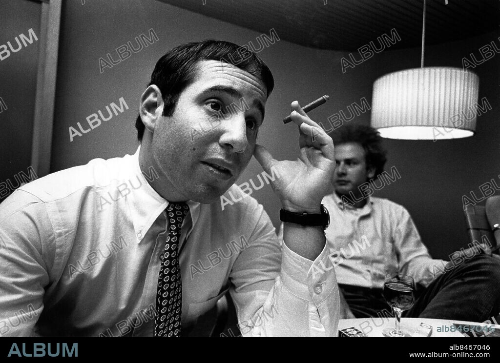 ARKIV STOCKHOLM 19660630.. Simon and Garfunkel, Paul Simon och Art Garfunkel har kommit till Stockholm för en Sverige-turné i fyra dagar.. Foto Hasse Persson / Expressen / SCANPIX Kod 417 **OUT AFTONBLADET**.